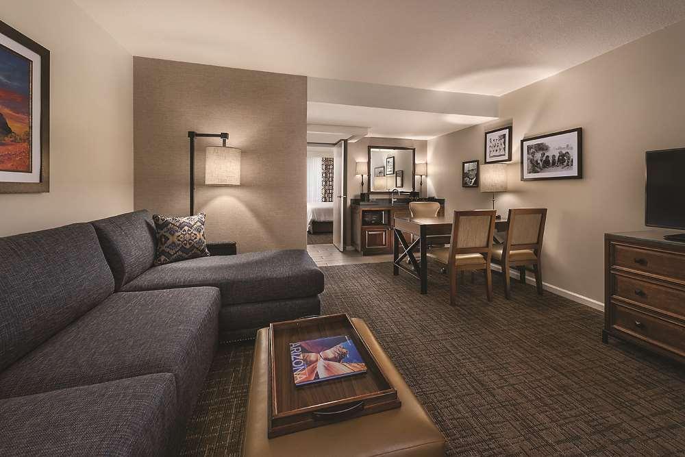 Embassy Suites By Hilton Scottsdale Resort Bilik gambar
